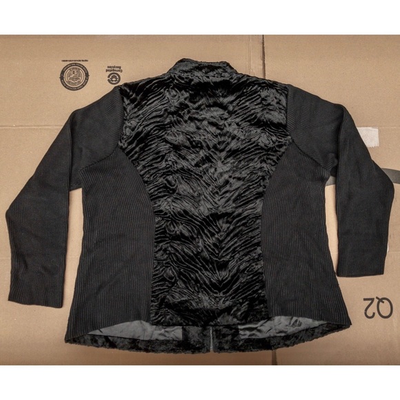 ❌SOLD❌Linea Faux Fur Jacket with Rib Detail 2X NEW - Picture 3 of 8